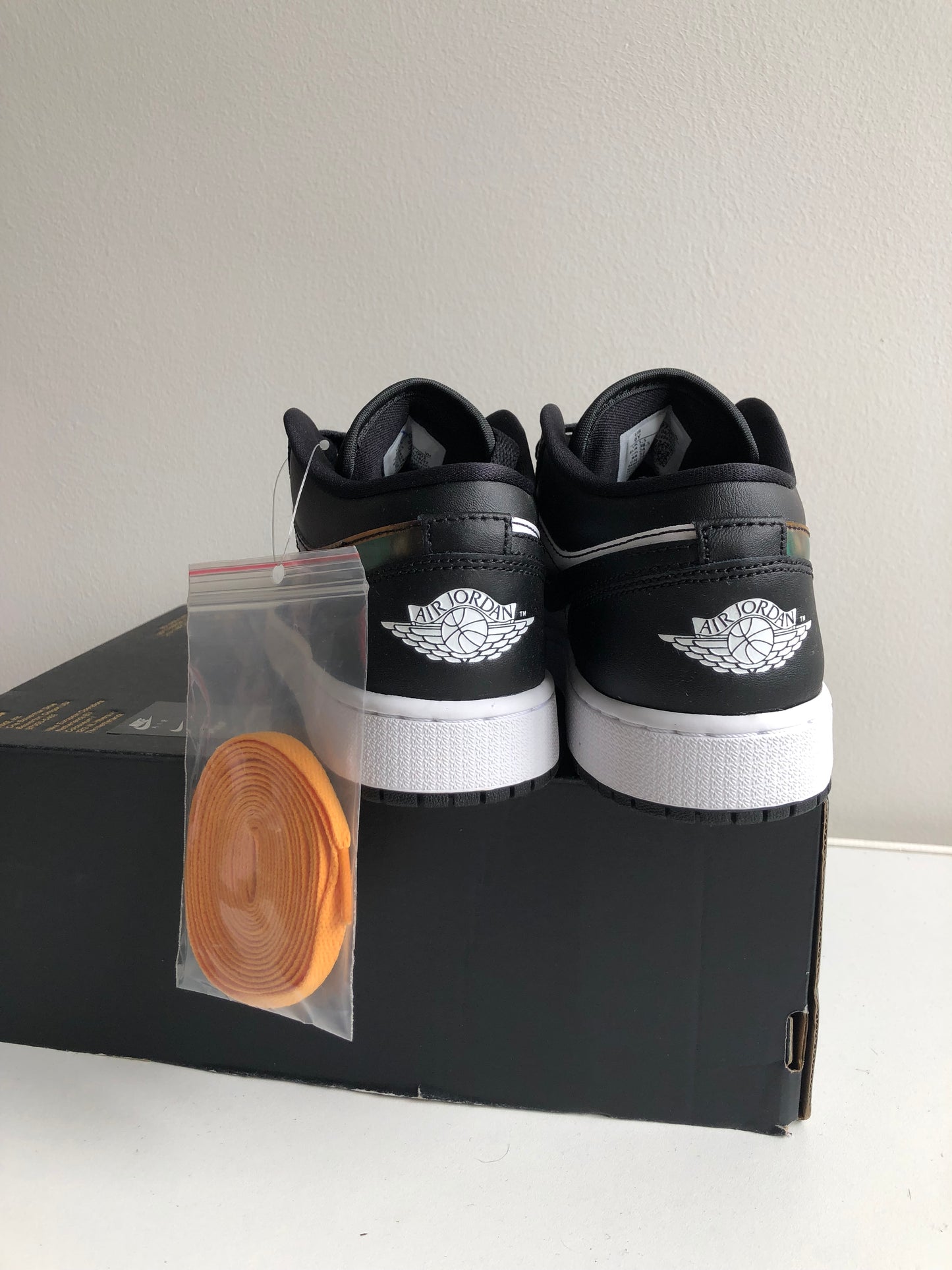 Nike air Jordan 1 Low (GS)       Maat 38,5