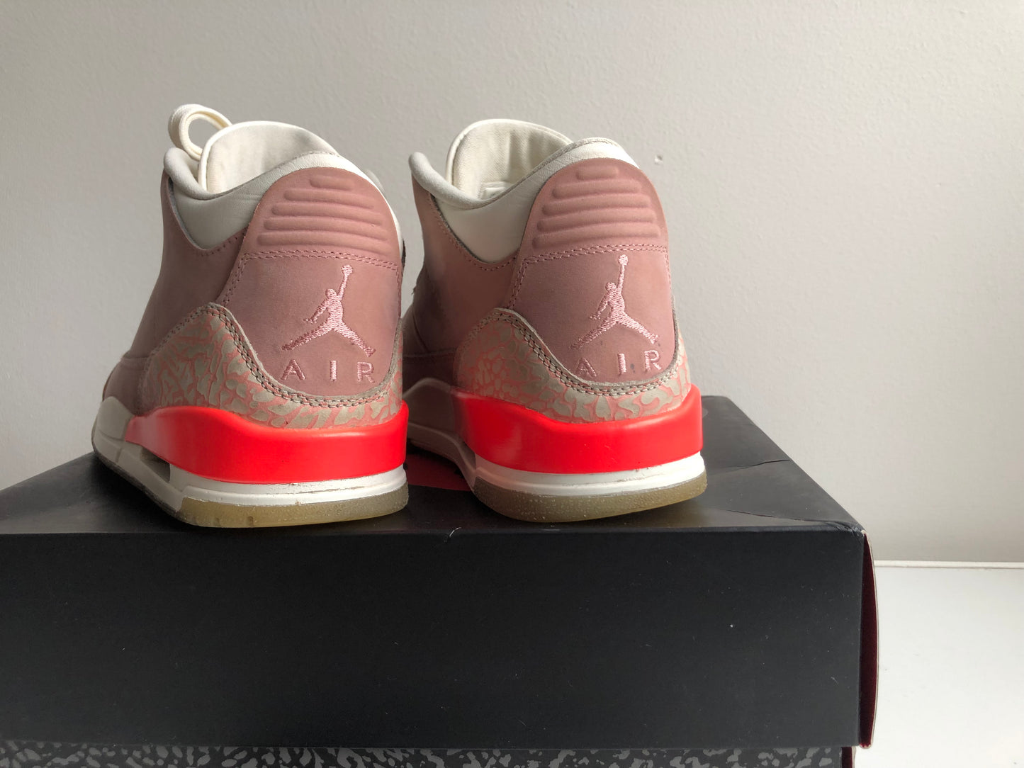 Jordan 3 Rust Pink    Maat 38