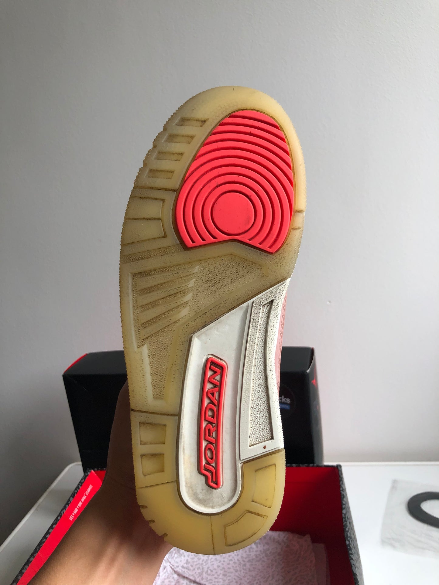 Jordan 3 Rust Pink    Maat 38